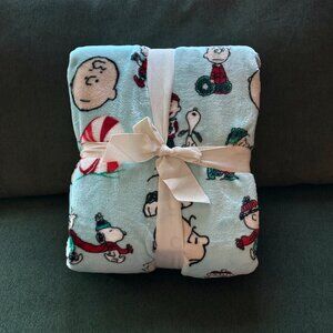 Charlie Brown and Snoopy Icy Blue Christmas Plush Blanket | Peanuts Winter 60x90